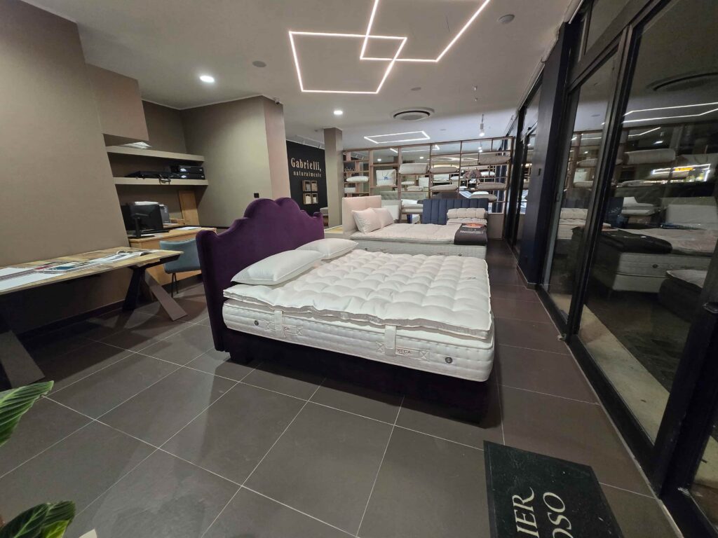 Treca Paris letto Versailles